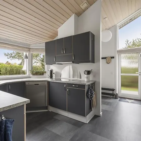Enken - 750m From The Sea By Interhome 펜션